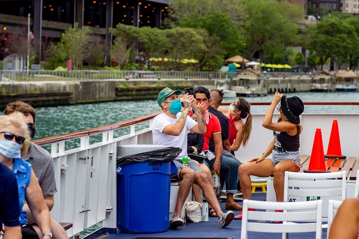 90-Minute Chicago River Architecture Tour - thumb 1