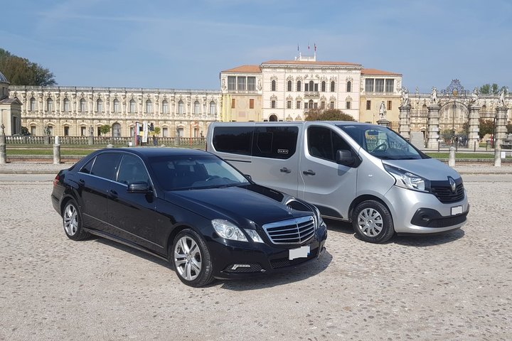 Sanford Intl. Airport (SFB) To Hotel Near Universal - Roundtrip Private Transfer
