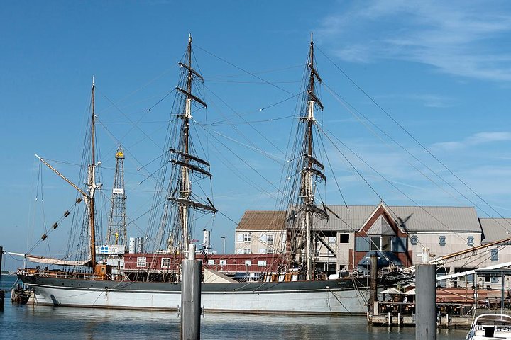 Historic Port, Pirates And Architecture Bus Tour - thumb 3