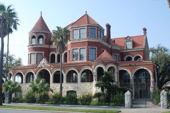 Historic Port, Pirates And Architecture Bus Tour - thumb 4