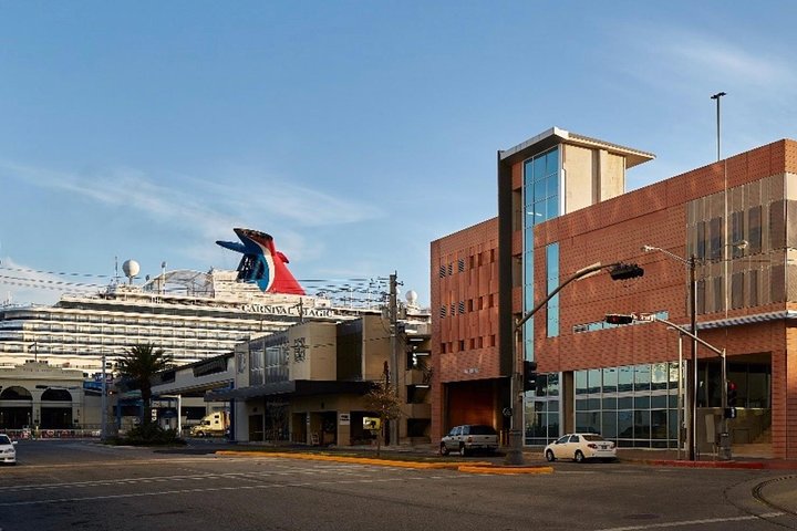 Historic Port, Pirates And Architecture Bus Tour - thumb 5