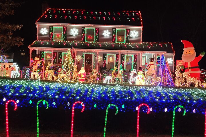 Half-Day Holiday And Tacky Lights Tour In Richmond - thumb 3